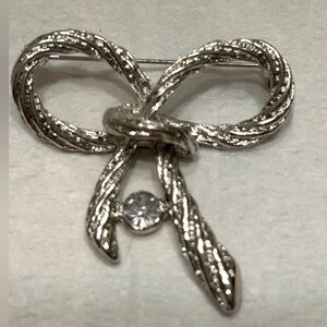 Silver Floral Brooch with Intricate Detailing